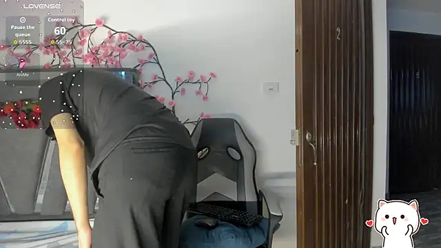 Snapshot of Black_Rose2 chatting on 10/18/25, 11:33 Black Rose2 online show from 10/18/25, 11:33