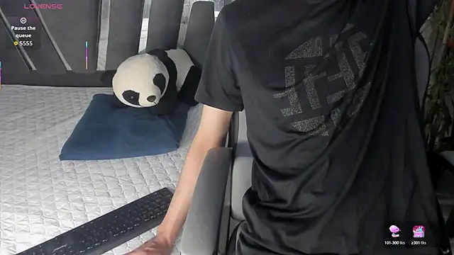 Snapshot of Black_Rose2 chatting on 10/25/25, 11:51 Black Rose2 online show from 10/25/25, 11:51