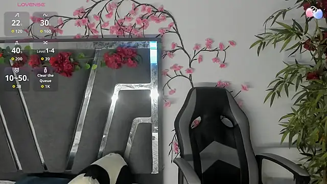 Snapshot of Black_Rose2 chatting on 10/27/25, 11:25 Black Rose2 online show from 10/27/25, 11:25