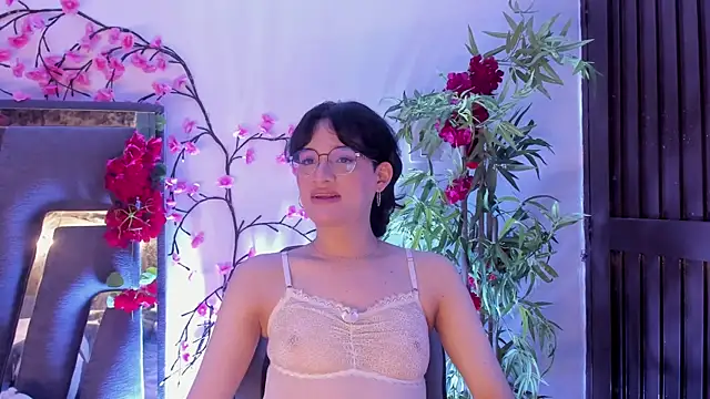 Snapshot of Black_Rose2 chatting on 11/13/25, 12:15 Black Rose2 online show from 11/13/25, 12:15