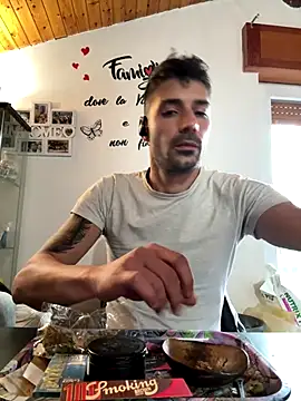 Snapshot of fisicato chatting on 10/08/25, 02:47 fisicato online show from 10/08/25, 02:47