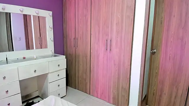 Medelynevans1 online show from 10/13/25, 08:42