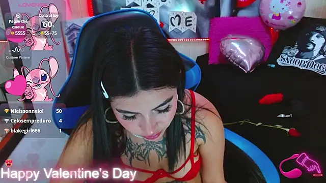 Snapshot of _luna_torres chatting on 02/14/25, 04:52  luna torres online show from 02/14/25, 04:52