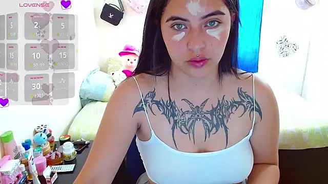 Snapshot of _luna_torres chatting on 09/11/25, 04:18  luna torres online show from 09/11/25, 04:18