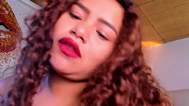 Snapshot of loly_marce chatting on 03/04/25, 01:01 loly marce online show from 03/04/25, 01:01