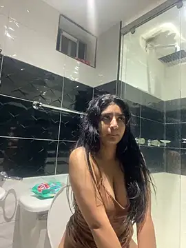 cloe small online show from 12/11/24, 01:58