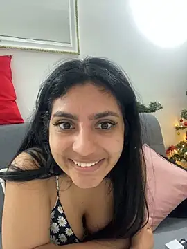 cloe small online show from 12/12/24, 03:43