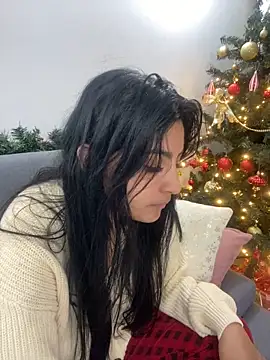 cloe small online show from 12/13/24, 04:43