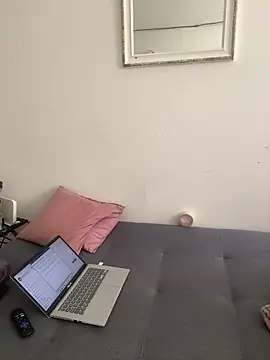 cloe small online show from 12/15/24, 08:04