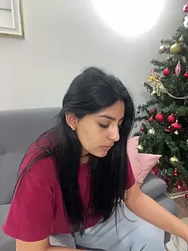 cloe small online show from 12/22/24, 06:28