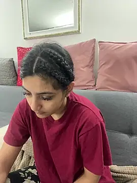 cloe small online show from 12/27/24, 07:18