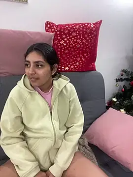 cloe small online show from 12/29/24, 06:14