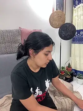 cloe small online show from 01/22/25, 04:44