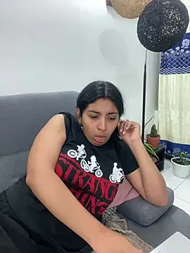 cloe small online show from 01/22/25, 07:46