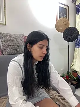 cloe small online show from 01/23/25, 12:57