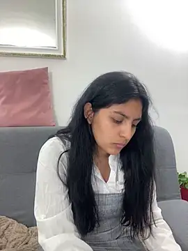 cloe small online show from 01/23/25, 03:58