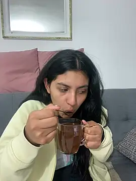 cloe small online show from 01/24/25, 05:21