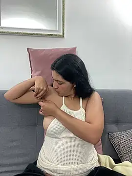 cloe small online show from 01/27/25, 06:41