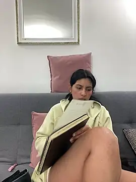 cloe small online show from 01/27/25, 09:44