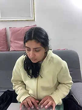 cloe small online show from 01/28/25, 04:50