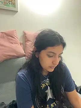 cloe small online show from 01/29/25, 02:19