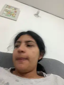 cloe small online show from 01/31/25, 03:41