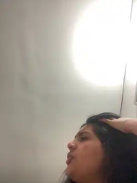 cloe small online show from 02/03/25, 05:18