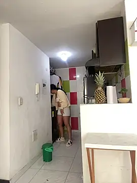 cloe small online show from 02/06/25, 12:26