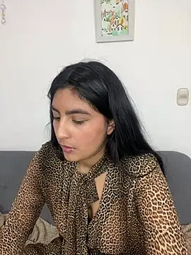 cloe small online show from 02/13/25, 02:34