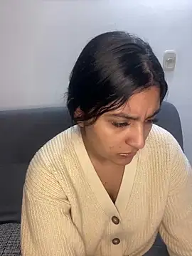 cloe small online show from 02/14/25, 02:28