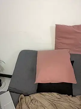 cloe small online show from 02/19/25, 06:22