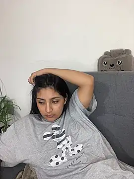 cloe small online show from 02/22/25, 05:23