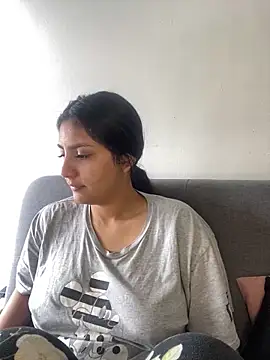 cloe small online show from 02/22/25, 08:53