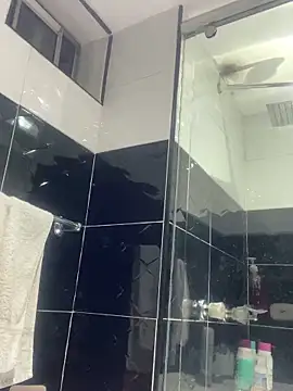 cloe small online show from 02/22/25, 11:57