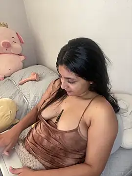 cloe small online show from 02/23/25, 08:44