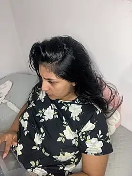 cloe small online show from 02/26/25, 06:37