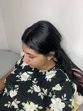 cloe small online show from 02/26/25, 09:42