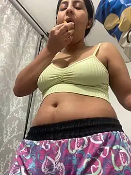 cloe small online show from 02/28/25, 03:15