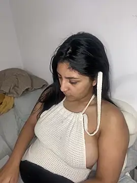 cloe small online show from 03/02/25, 07:32