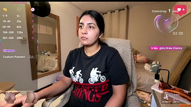 cloe small online show from 10/08/25, 01:36