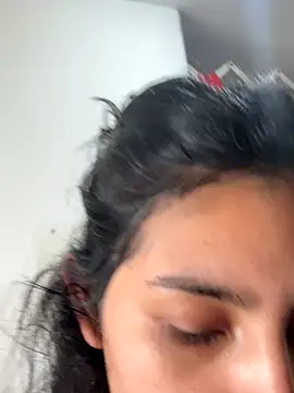 cloe small online show from 11/15/25, 02:24