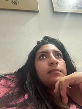 cloe small online show from 11/22/25, 01:04