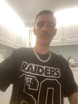 Snapshot of vanexxx90 chatting on 10/27/25, 01:48 vanexxx90 online show from 10/27/25, 01:48