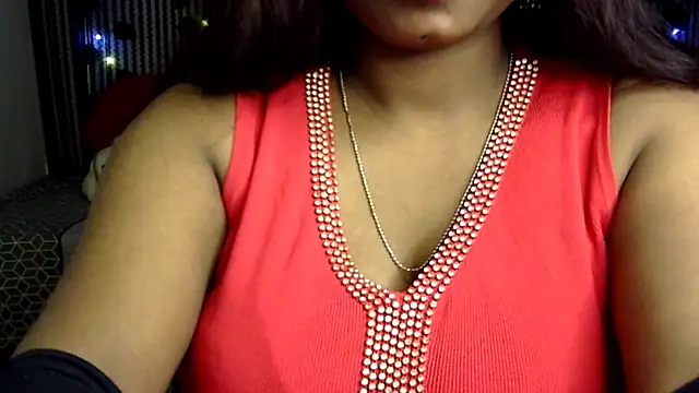 Snapshot of Radhika_Singhaniya chatting on 12/17/24, 05:26 Radhika Singhaniya online show from 12/17/24, 05:26