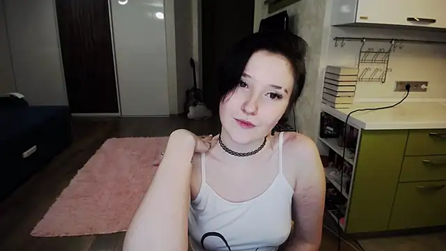 Snapshot of Kira_Bakker chatting on 02/08/25, 09:36 Kira Bakker online show from 02/08/25, 09:36