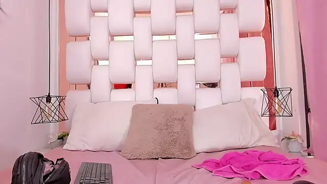 Snapshot of EmmyCruzZ chatting on 10/09/25, 07:23 EmmyCruzZ online show from 10/09/25, 07:23