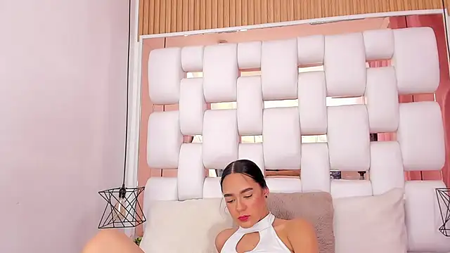 Snapshot of EmmyCruzZ chatting on 10/17/25, 07:16 EmmyCruzZ online show from 10/17/25, 07:16