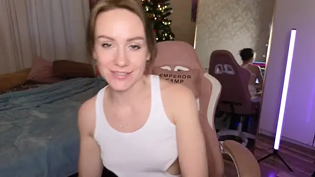 Snapshot of VeronicaRoss chatting on 12/12/24, 12:55 VeronicaRoss online show from 12/12/24, 12:55