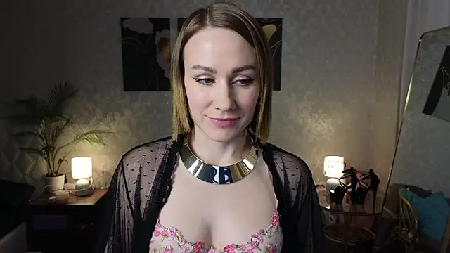Snapshot of VeronicaRoss chatting on 10/22/25, 11:10 VeronicaRoss online show from 10/22/25, 11:10