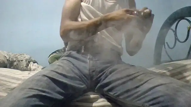 Snapshot of Leonul chatting on 11/10/25, 03:27 Leonul online show from 11/10/25, 03:27